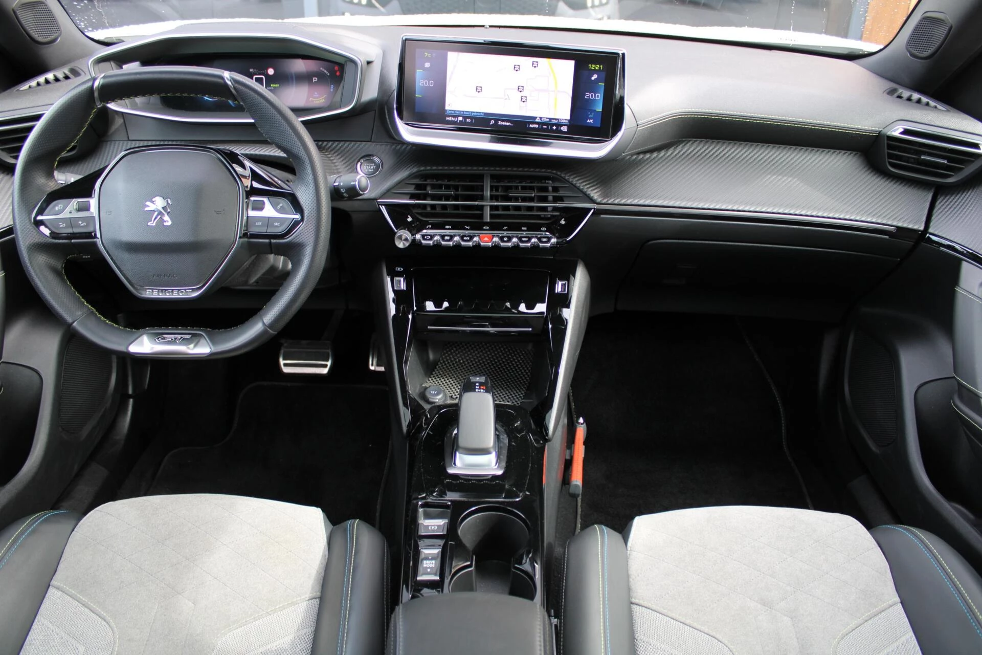 Hoofdafbeelding Peugeot e-2008