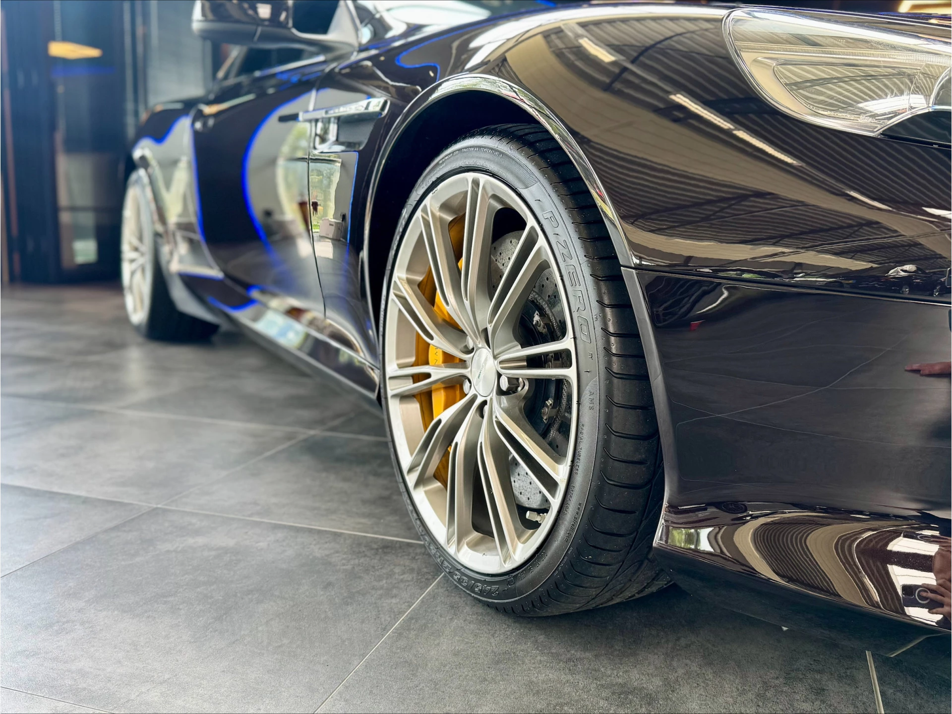 Hoofdafbeelding Aston Martin V12 Virage