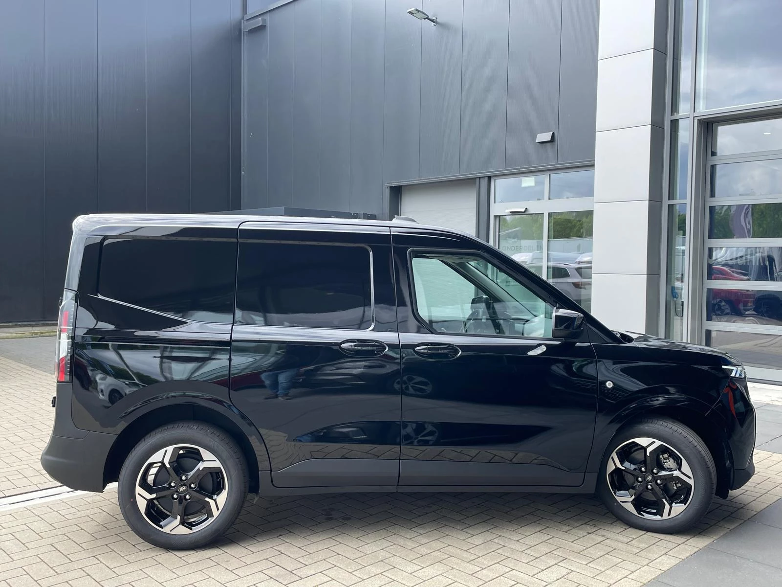 Hoofdafbeelding Ford E-Transit Courier