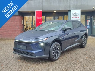 Toyota bZ4X EXECUTIVE 73 kWh MODEL 2026! NIEUW OP VOORRAAD WARMTEPOMP STOELVERW/KOELING INFRAROOD STUURVERW JBL-AUDIO LEER EL-STOEL BLIND SPOT NAVI CLIMA PARK-SENSOREN