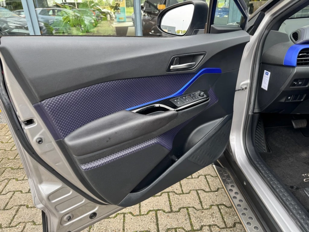 Hoofdafbeelding Toyota C-HR