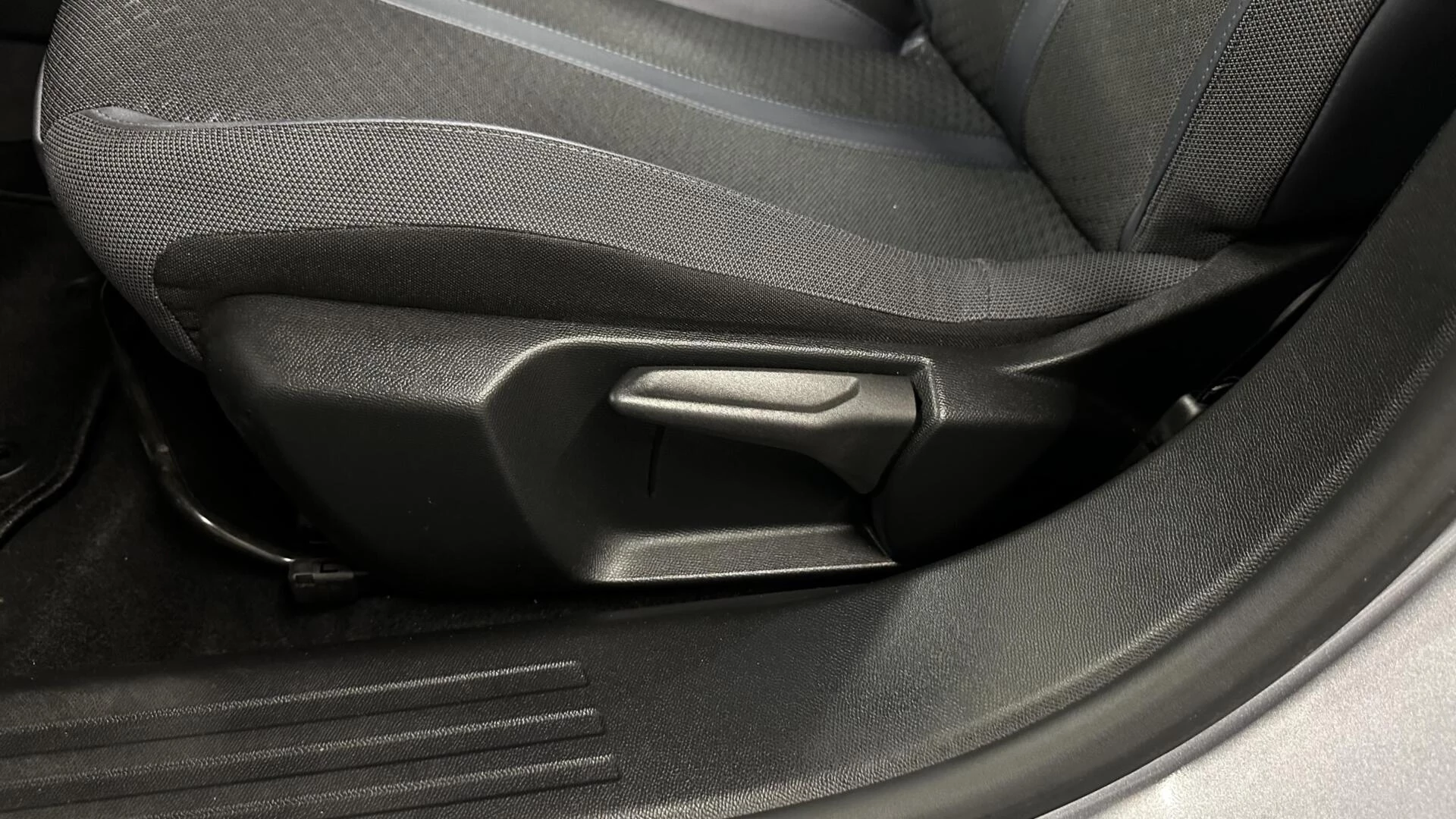 Hoofdafbeelding Peugeot e-2008