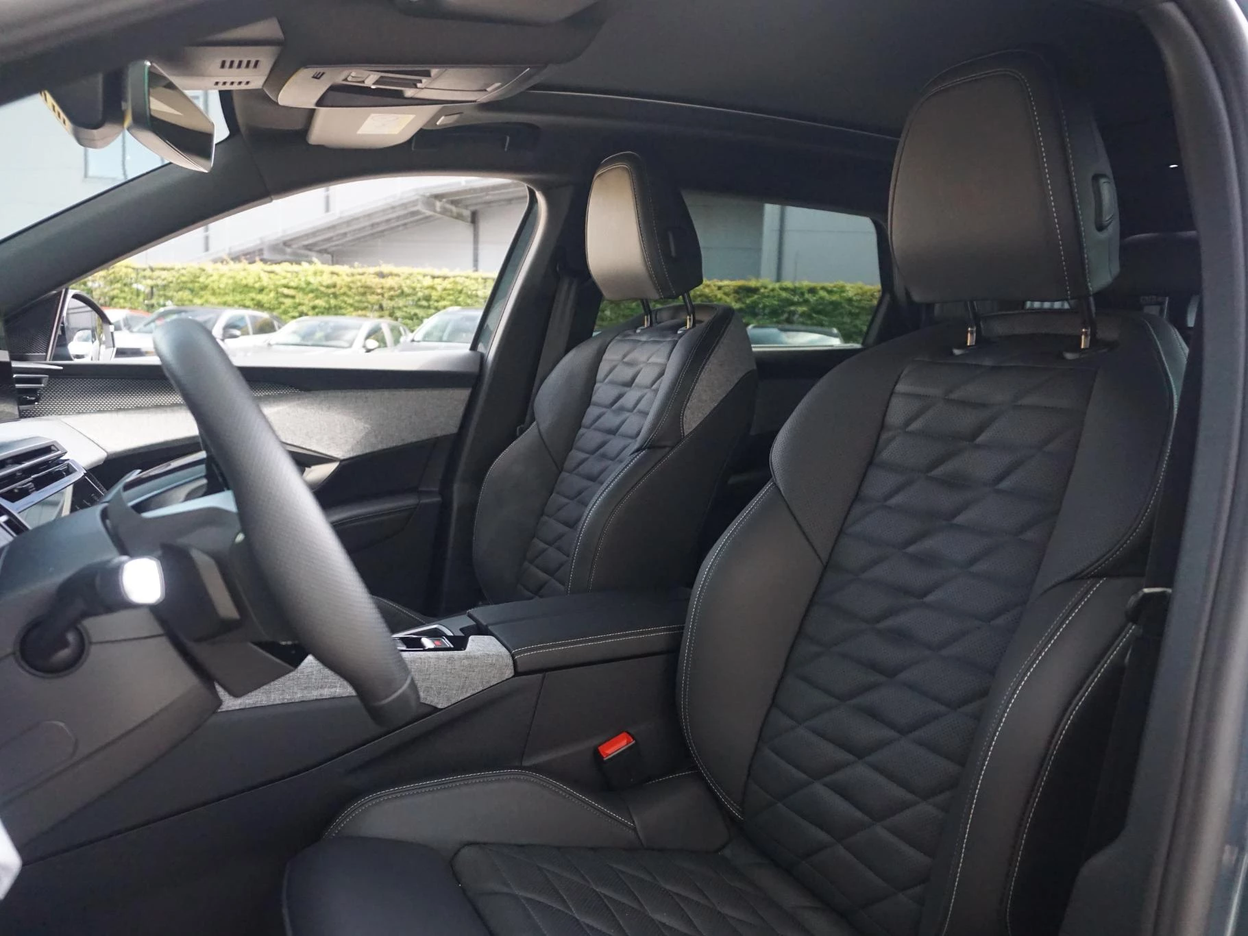 Hoofdafbeelding Peugeot e-5008