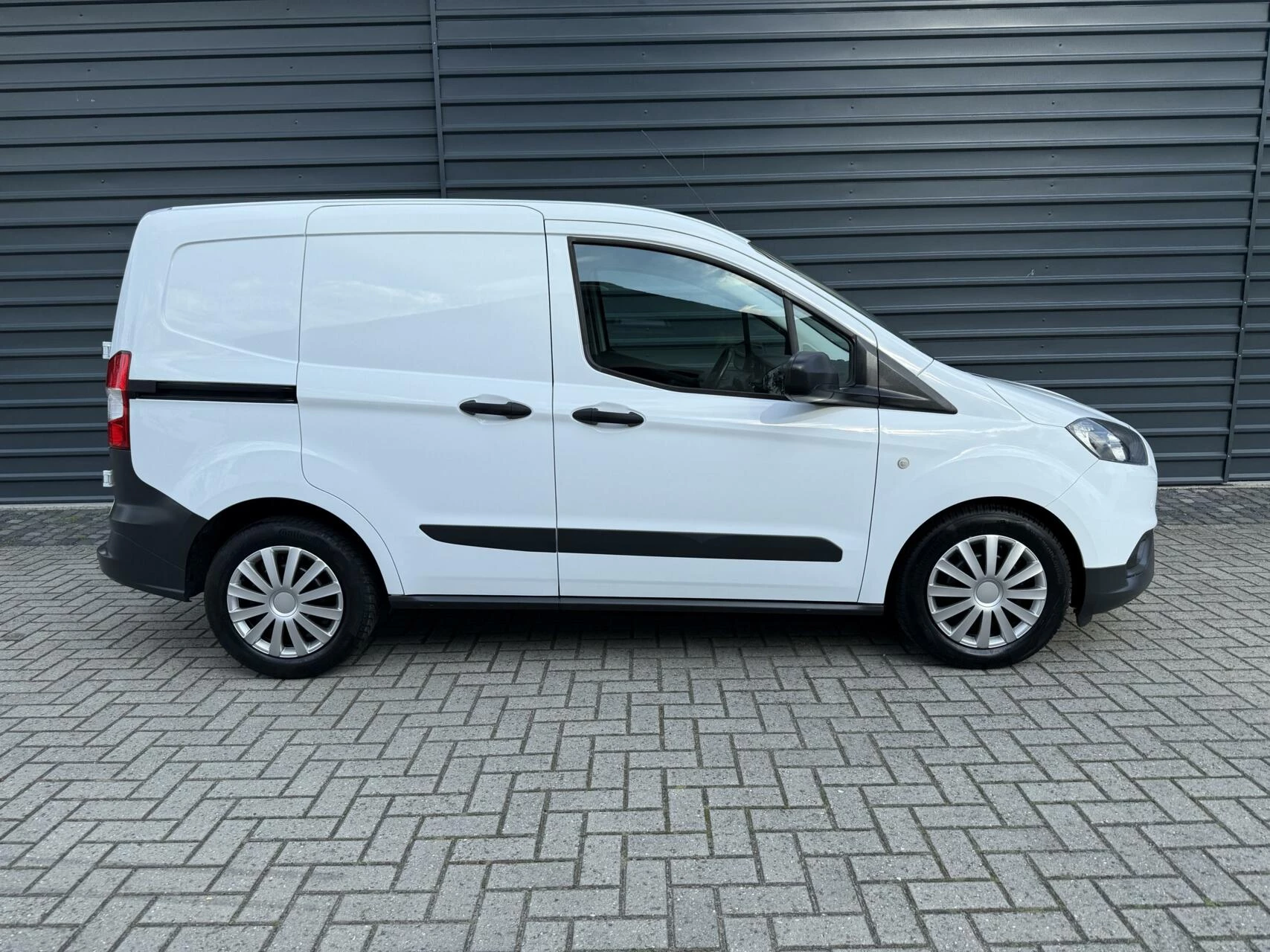 Hoofdafbeelding Ford Transit Courier