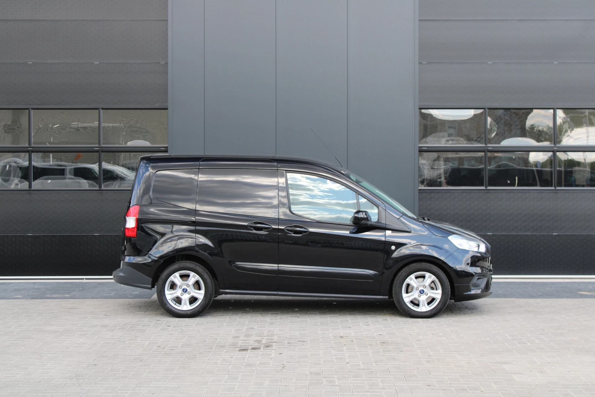 Hoofdafbeelding Ford Transit Courier
