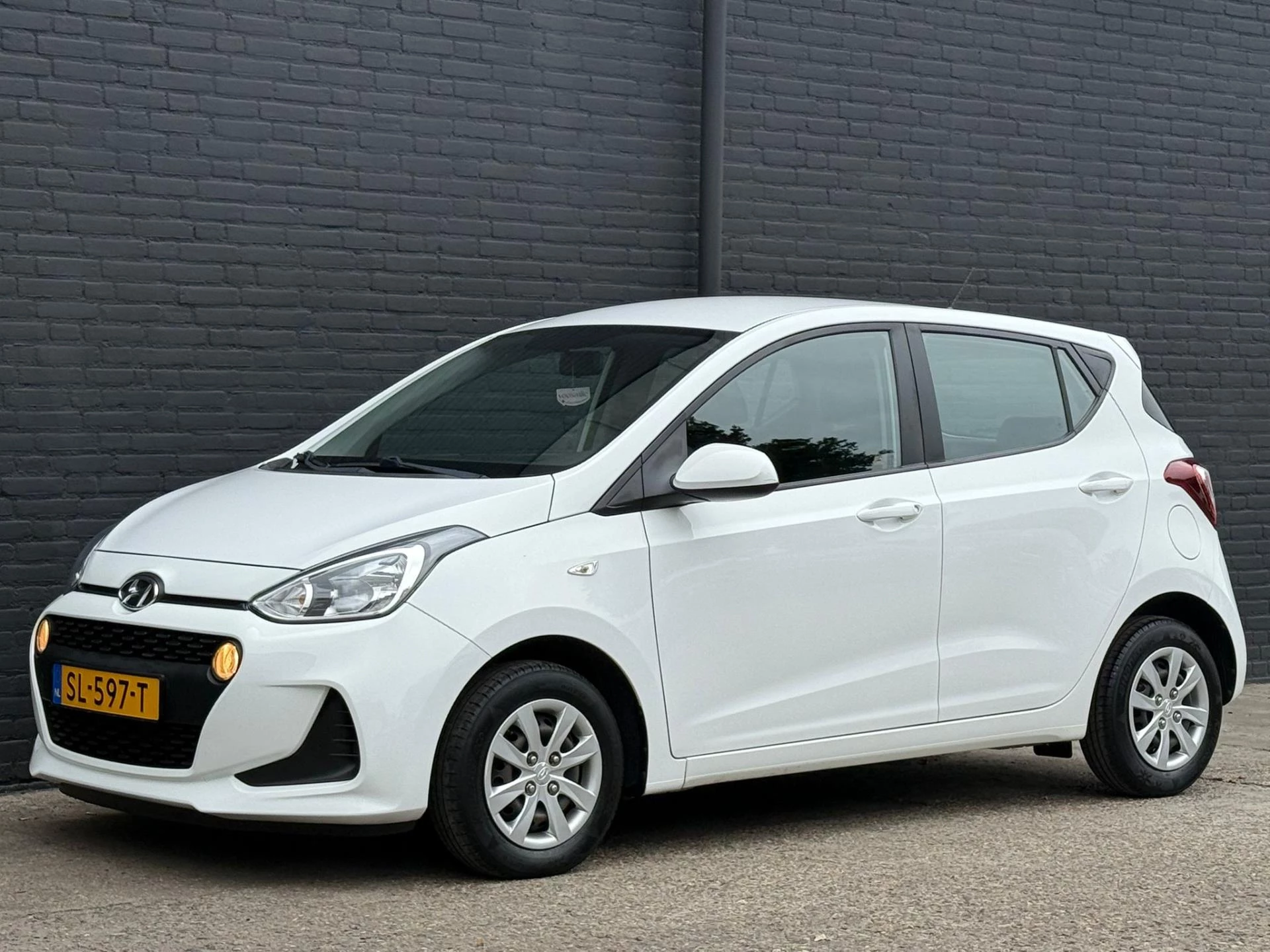Hoofdafbeelding Hyundai i10