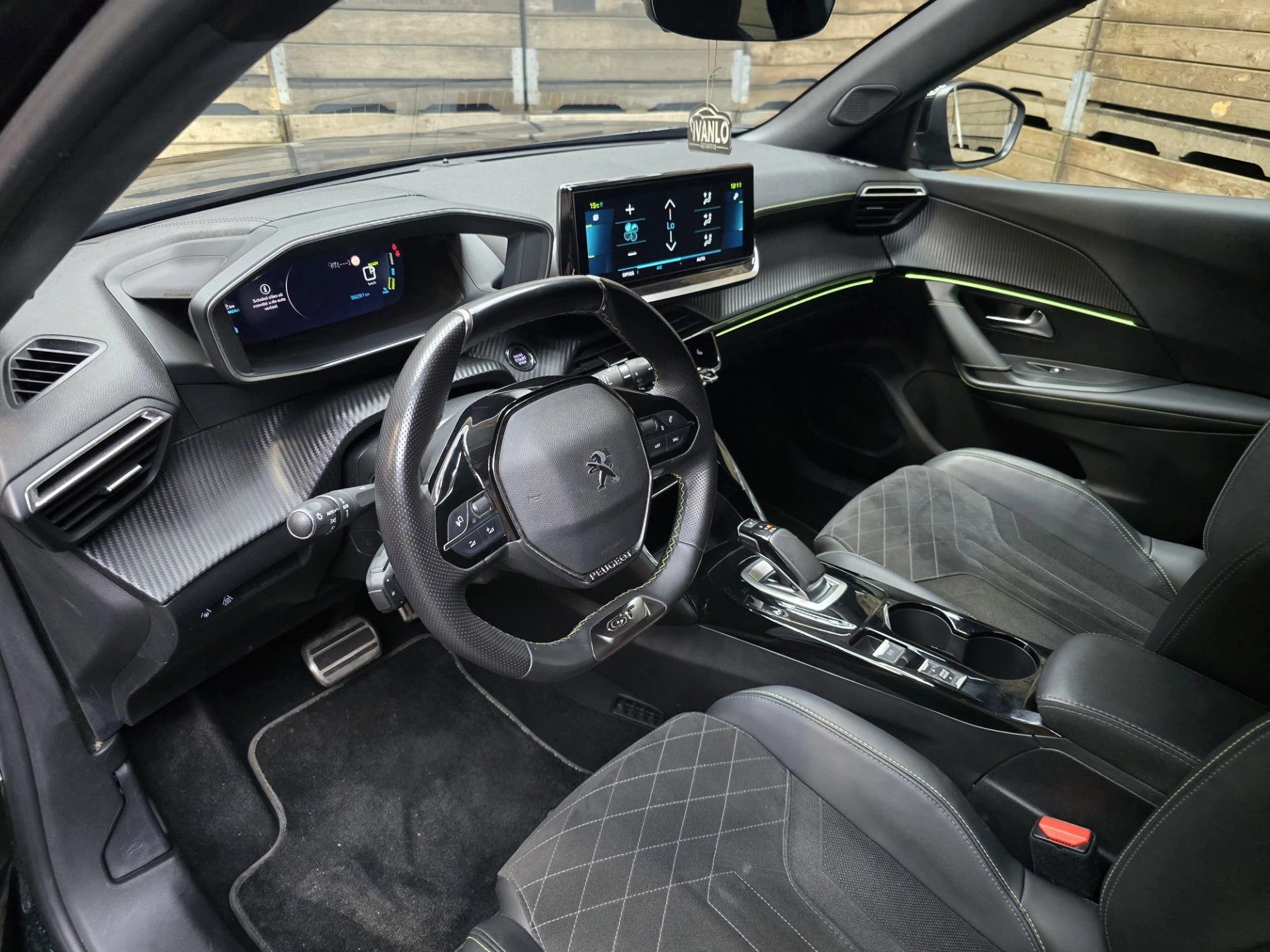 Hoofdafbeelding Peugeot e-2008