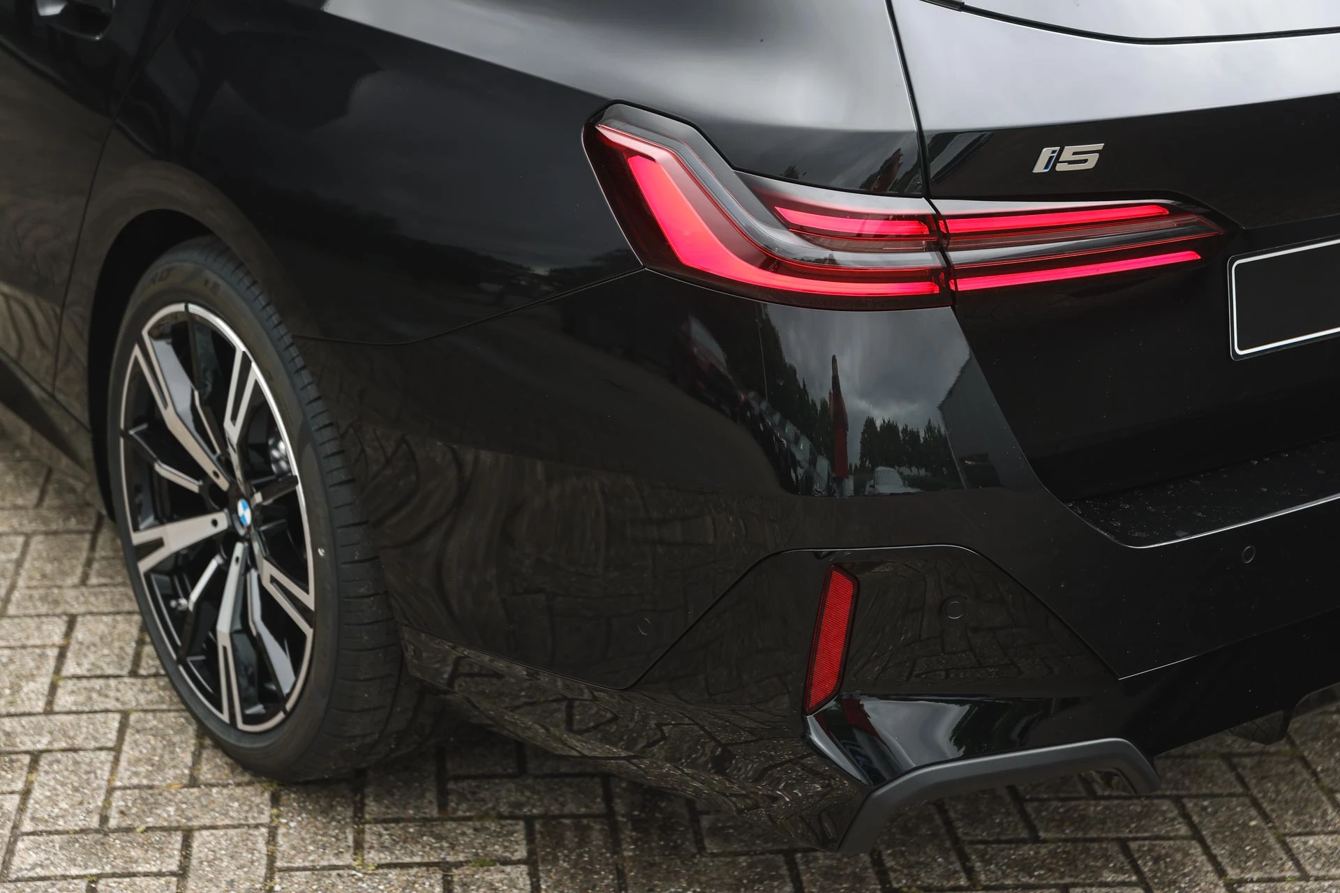 Hoofdafbeelding BMW i5