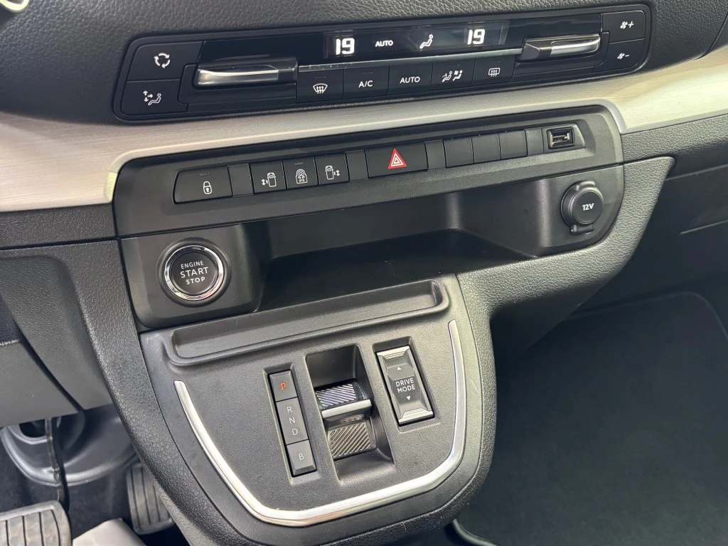 Hoofdafbeelding Peugeot e-Traveller