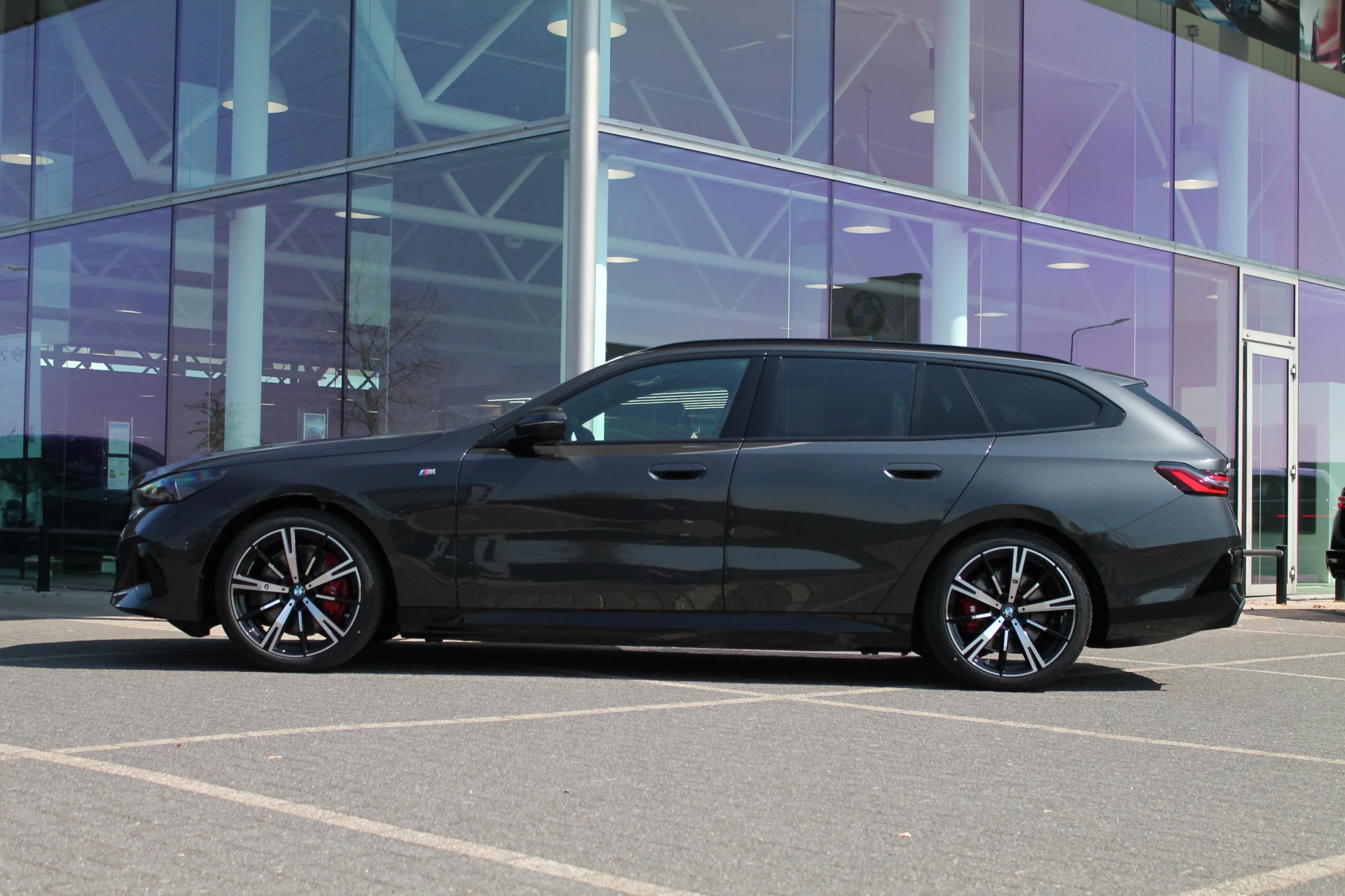 Hoofdafbeelding BMW i5
