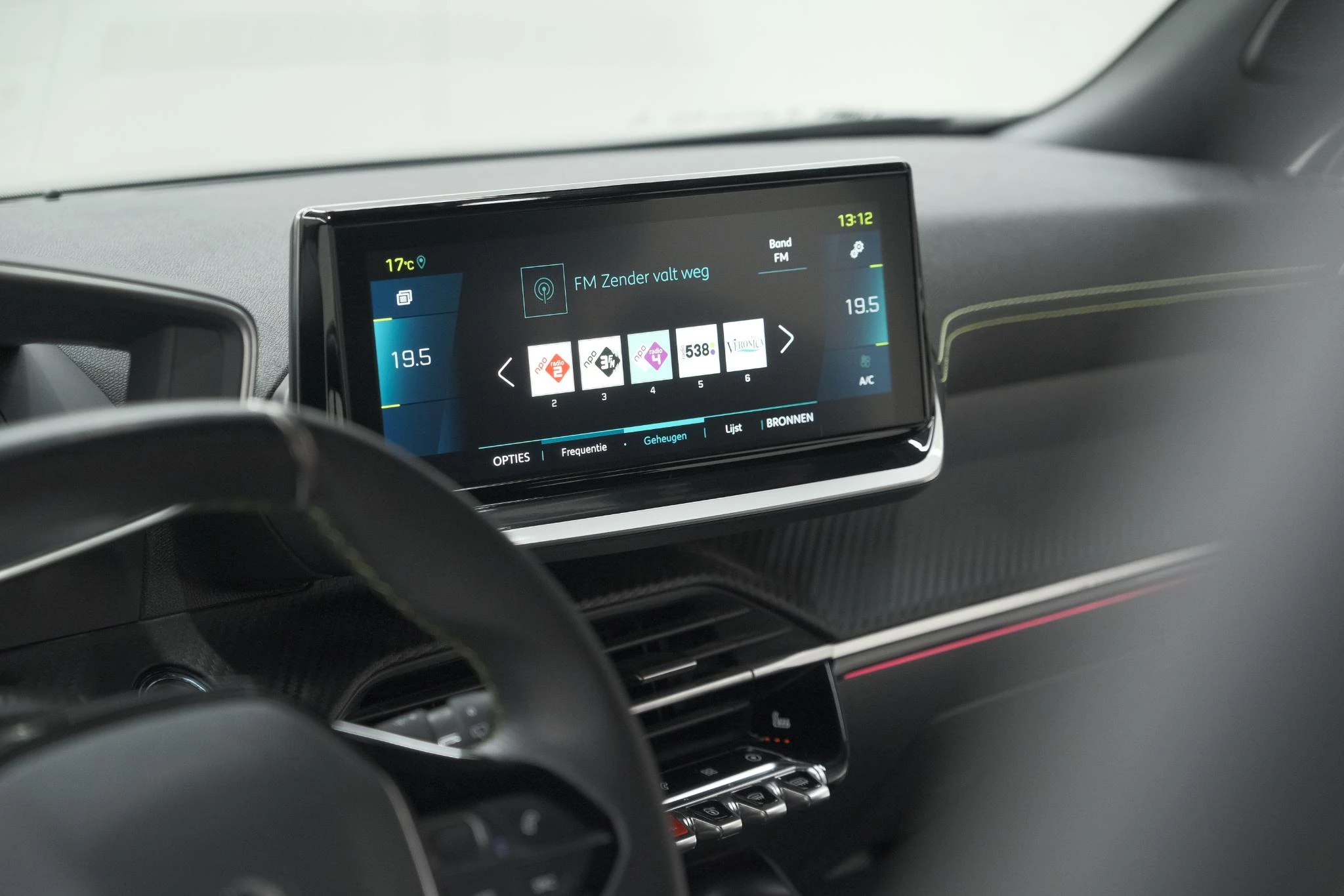 Hoofdafbeelding Peugeot e-2008