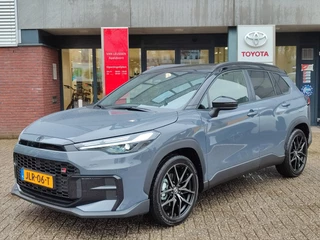 Toyota Corolla Cross Hybrid 180 GR SPORT PANODAK 19'' LM-VELGEN JBL-AUDIO NAVI CAMERA PARK-SENSOREN CLIMA BLIND SPOT STOELVERW APPLE/ANDROID