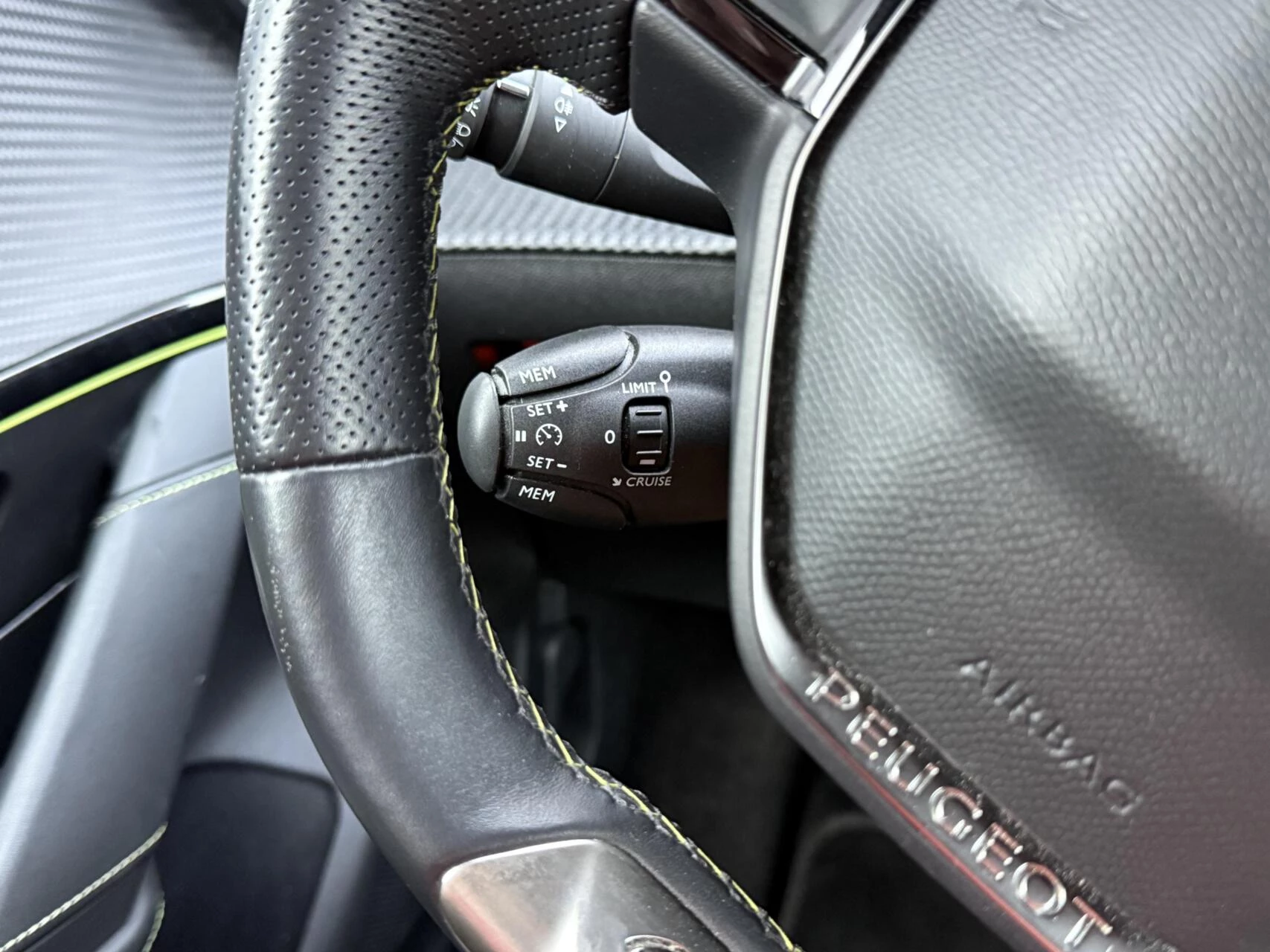 Hoofdafbeelding Peugeot e-208