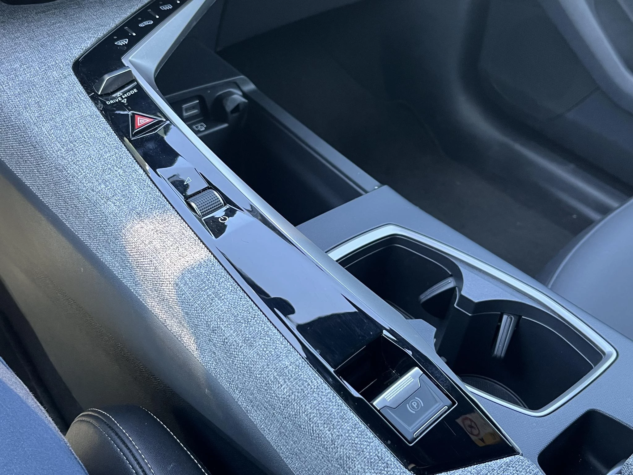Hoofdafbeelding Peugeot e-3008