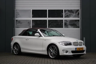 BMW 1-serie Cabrio 118i Exclusive Edition 143pk Airco/Cruise/Stoelverwarming/Bluetooth/Leder/PDC/RadioCD.AUX.USB/18"LM/Parelmoer