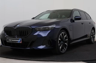 BMW 5 Serie Touring 550e xDrive M Sport Automaat / Panoramadak / Trekhaak / Bowers & Wilkins / Adaptieve LED / Parking Assistant Plus / Stoelventilatie / Comfortstoelen