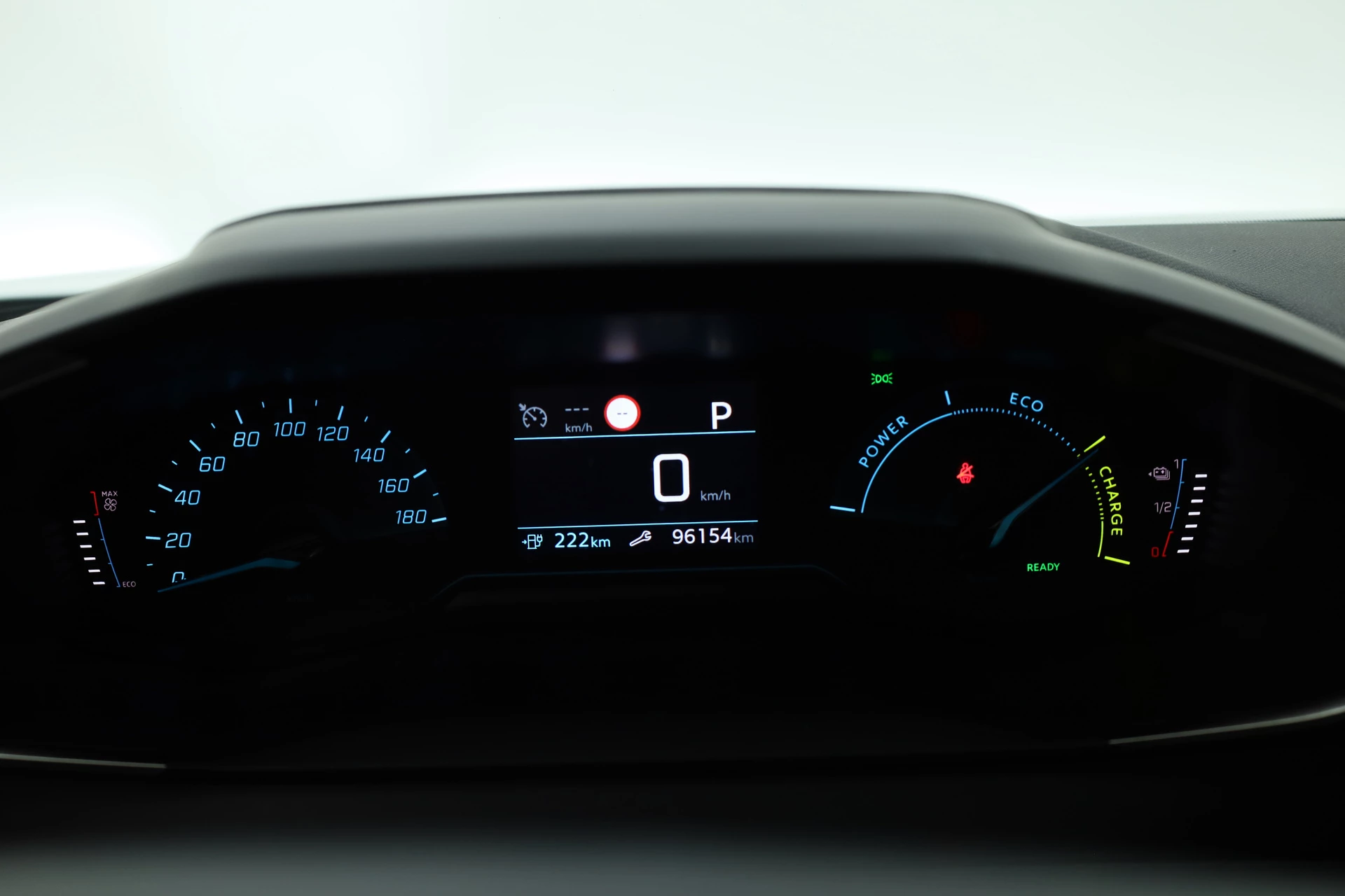 Hoofdafbeelding Peugeot e-2008