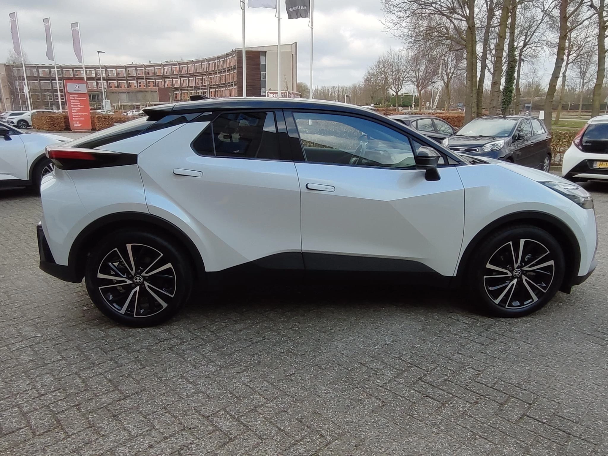 Hoofdafbeelding Toyota C-HR