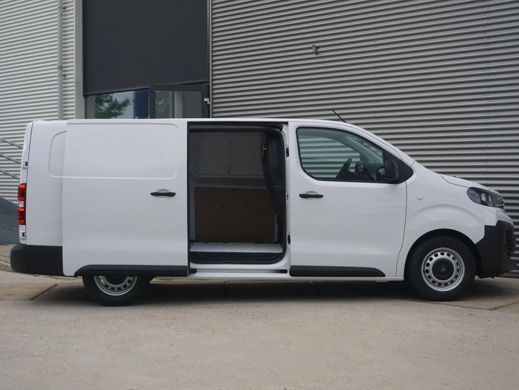 Hoofdafbeelding Peugeot e-Expert