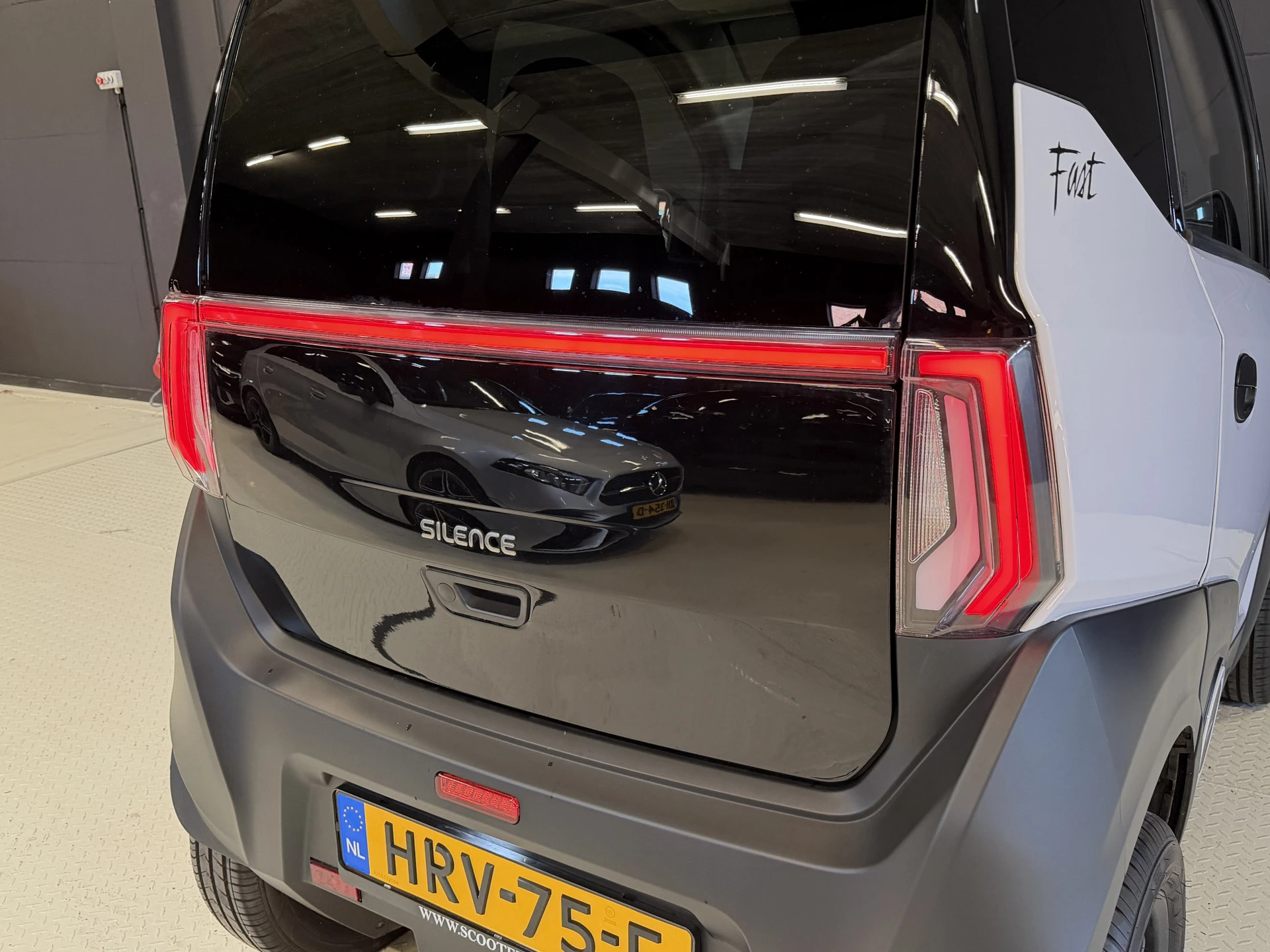 Hoofdafbeelding Silence S04