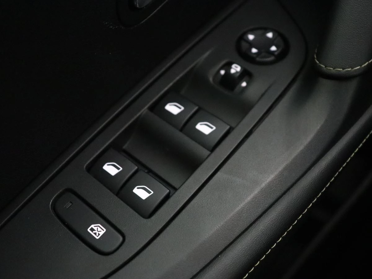 Hoofdafbeelding Peugeot e-2008