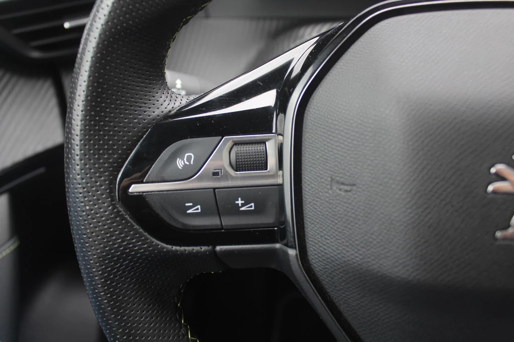 Hoofdafbeelding Peugeot e-2008