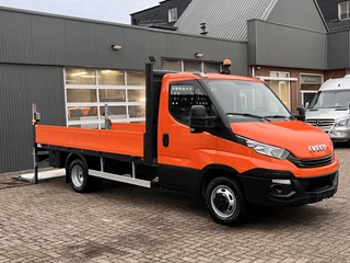 Hoofdafbeelding Iveco Daily Iveco Daily 35S12V 2.3 Laadklep 500kg Afneembare Trekhaak 3500kg trekgewicht Airco Navigatiesysteem 2-Persoons Open laadbak Pick-up P-up Bakwagen 1e eigenaar Euro 6 Bpm vrij !!!