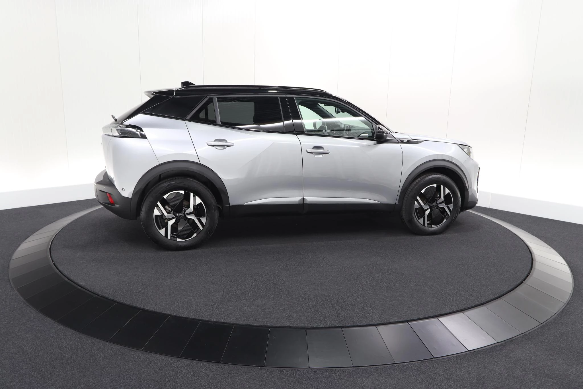 Hoofdafbeelding Peugeot e-2008