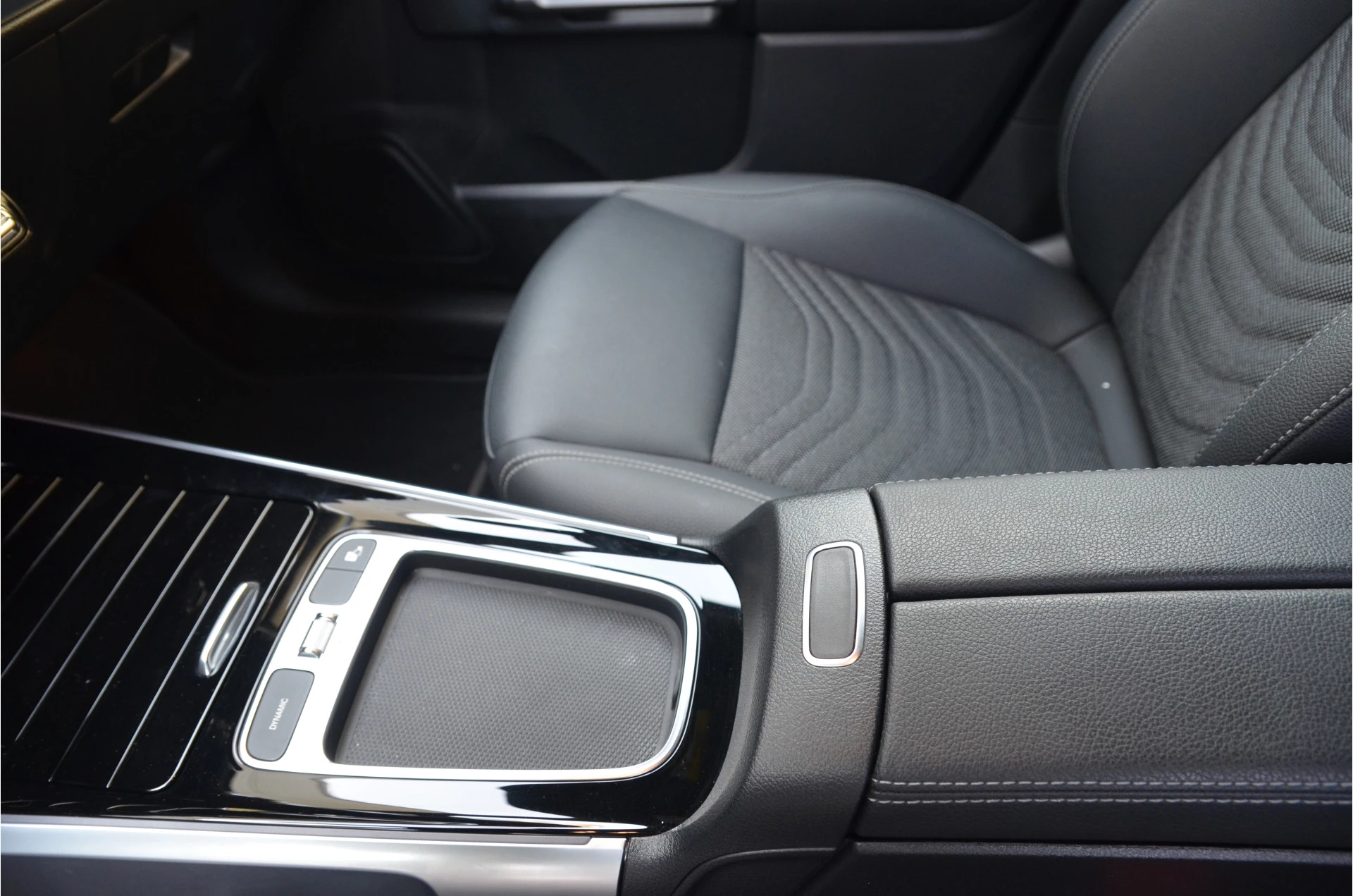 Hoofdafbeelding Mercedes-Benz EQB