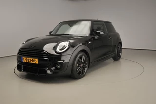 MINI 3-deurs Cooper  Dalston Edition Automaat | JCW Trim | JCW Sportstoel | Excitement pakket | Parkeersensoren | Navi