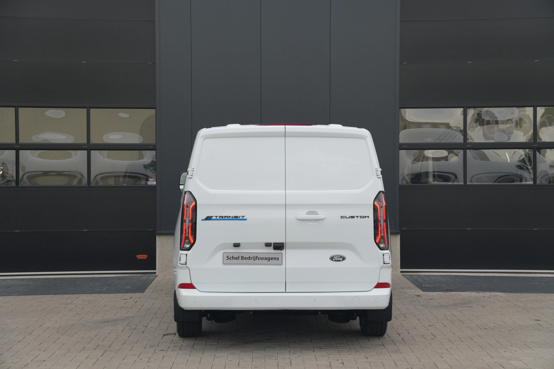 Hoofdafbeelding Ford E-Transit Custom