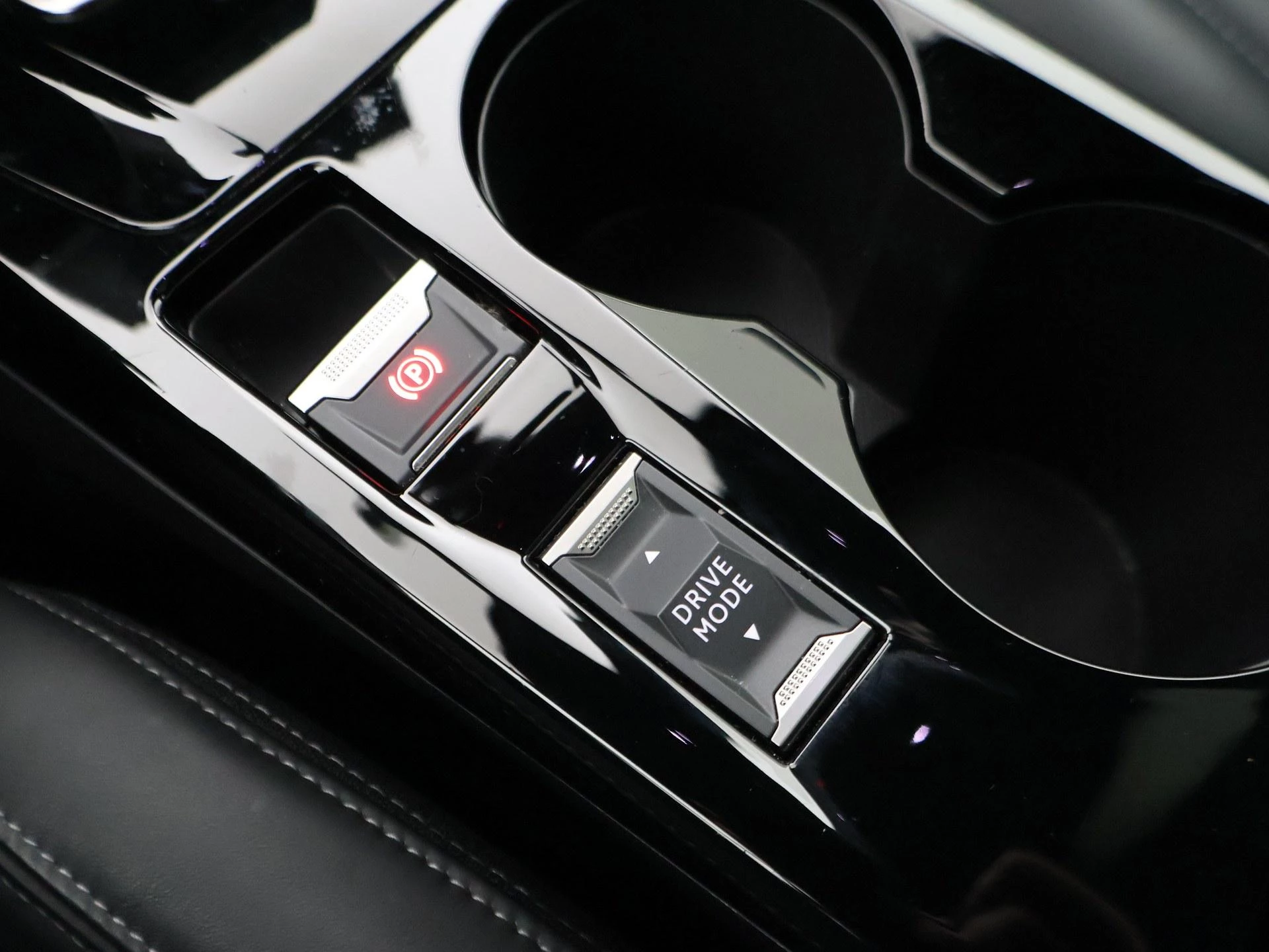 Hoofdafbeelding Peugeot e-2008