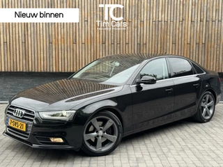 Audi A4 Limousine 1.8 TFSIe Edition Navigatiesysteem MMI+ | Cruise control | Climate control | Trekhaak afneembaar | Bluetooth telefoonverbinding | 18 inch Rotor velgen | Parkeersensoren achter