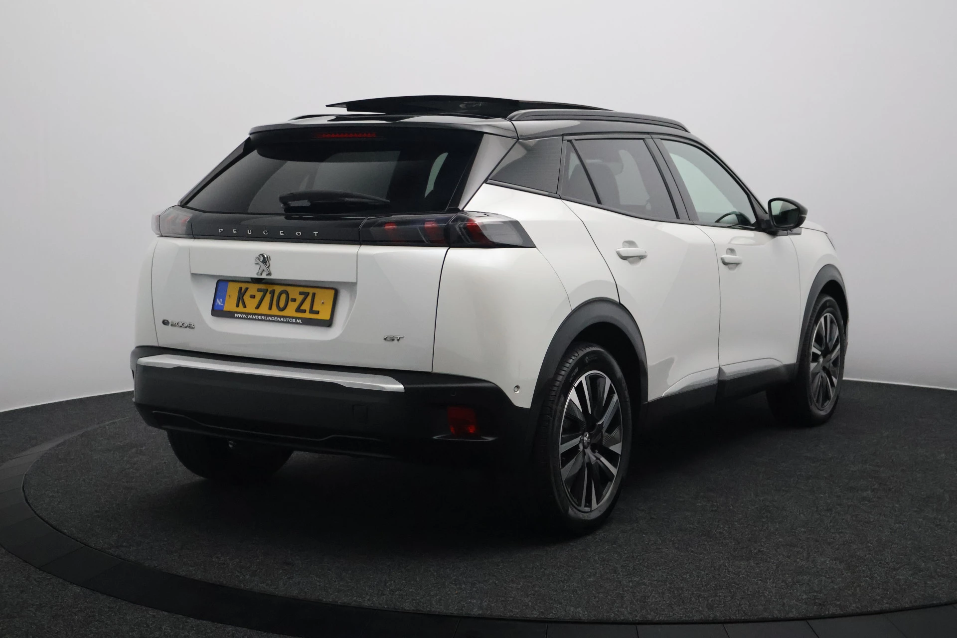 Hoofdafbeelding Peugeot e-2008