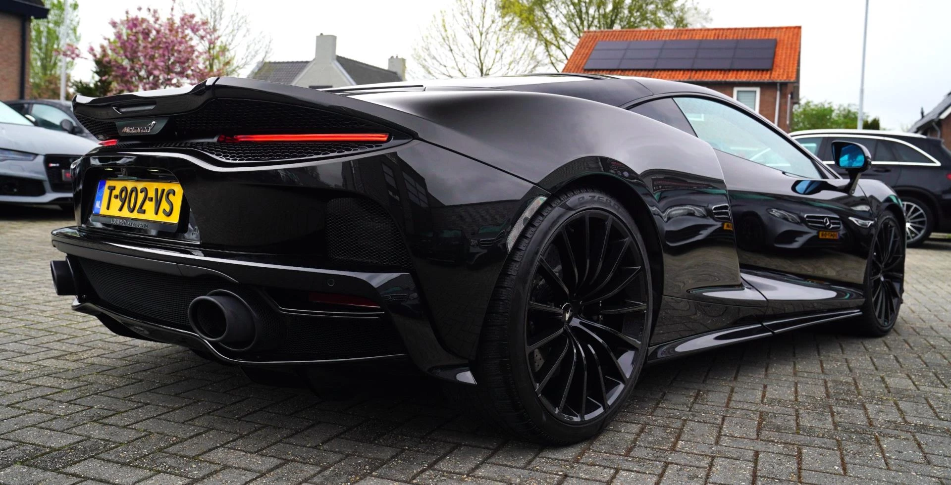 Hoofdafbeelding McLaren GT