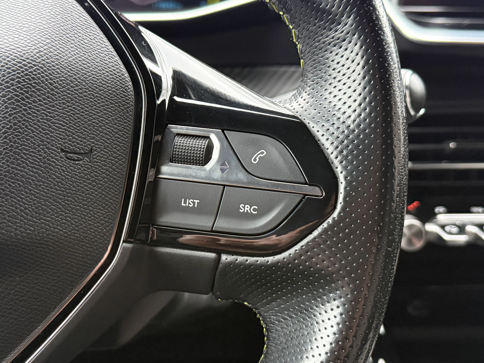 Hoofdafbeelding Peugeot e-2008