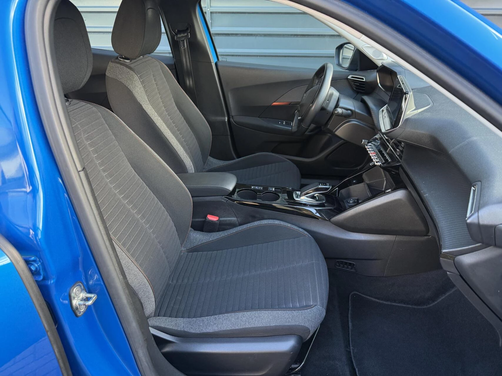 Hoofdafbeelding Peugeot e-2008