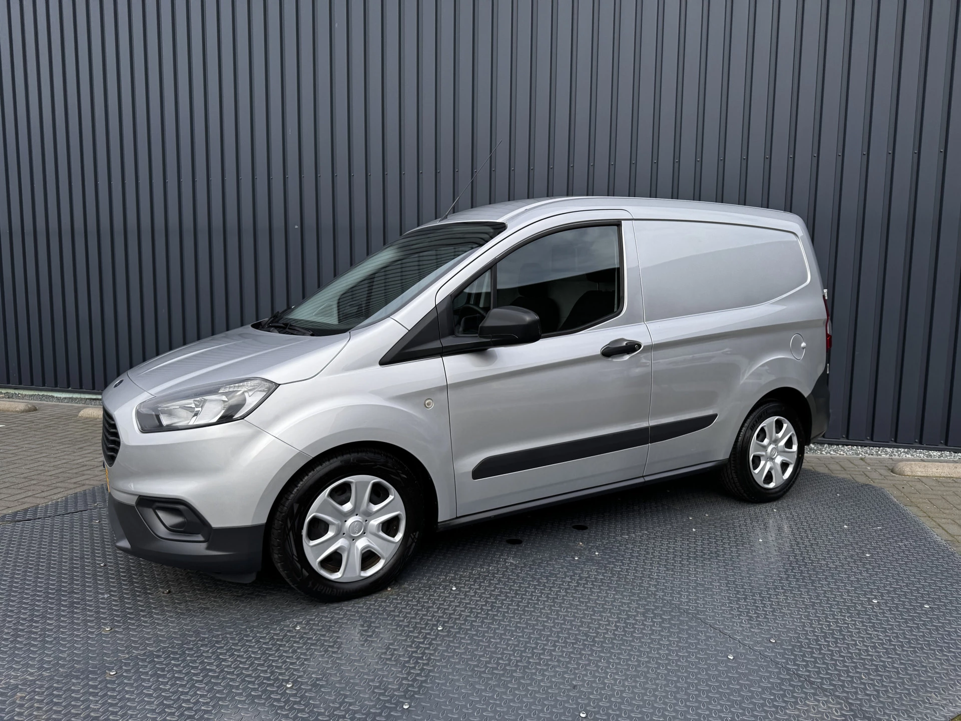 Hoofdafbeelding Ford Transit Courier