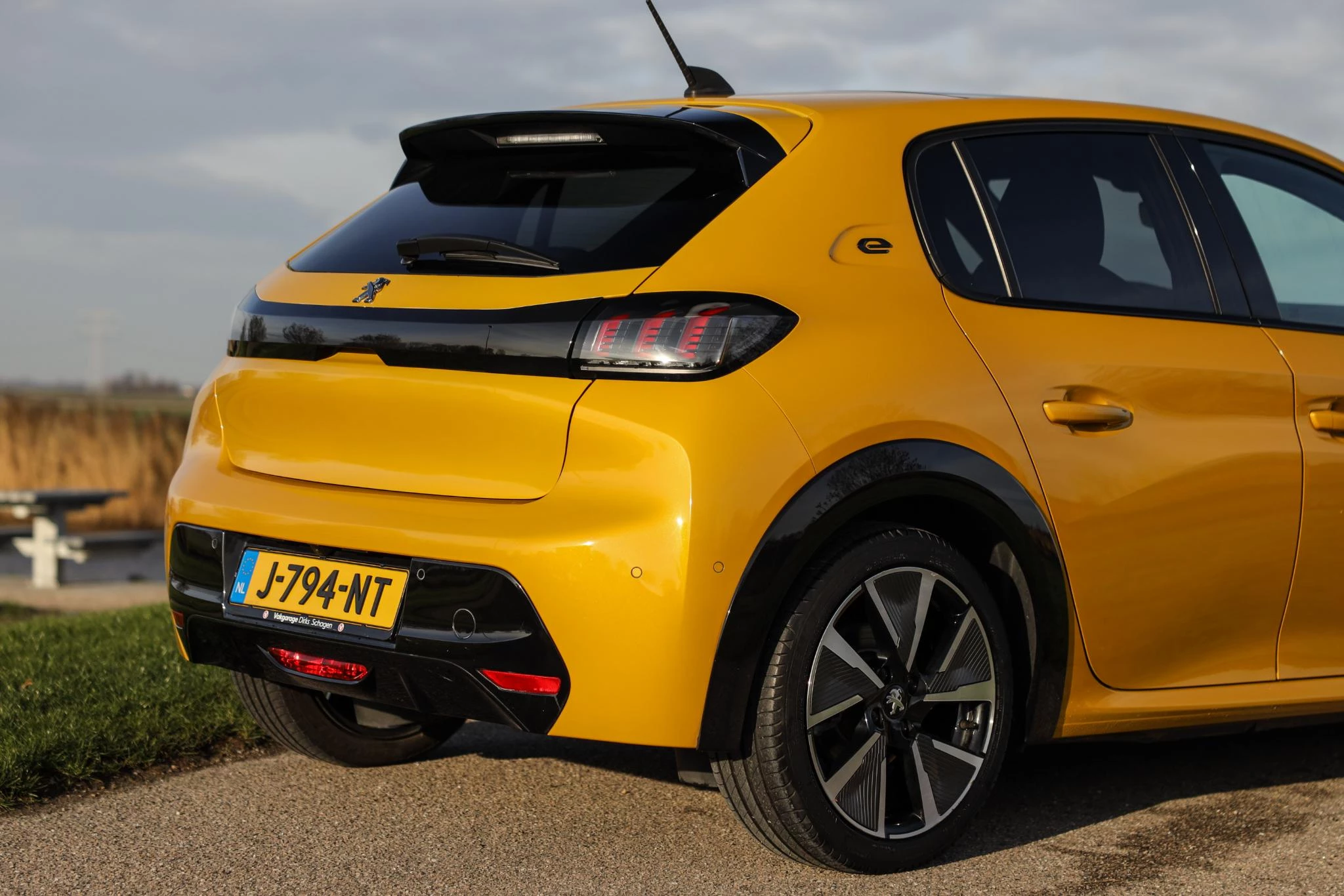 Hoofdafbeelding Peugeot e-208