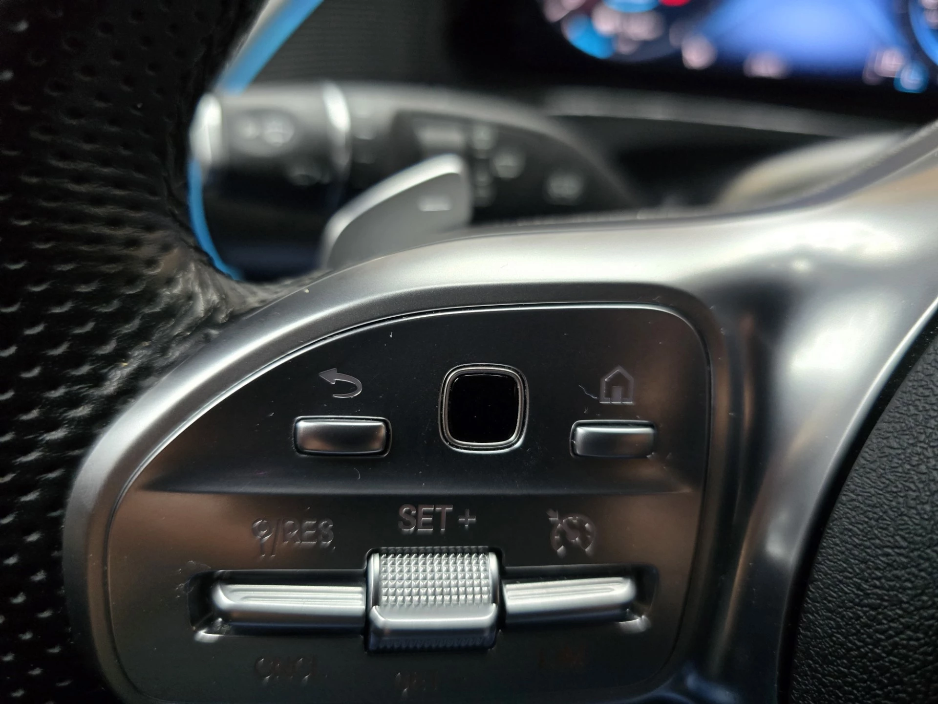 Hoofdafbeelding Mercedes-Benz EQC