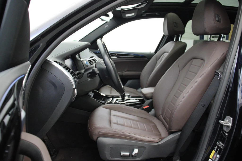 Hoofdafbeelding BMW iX3