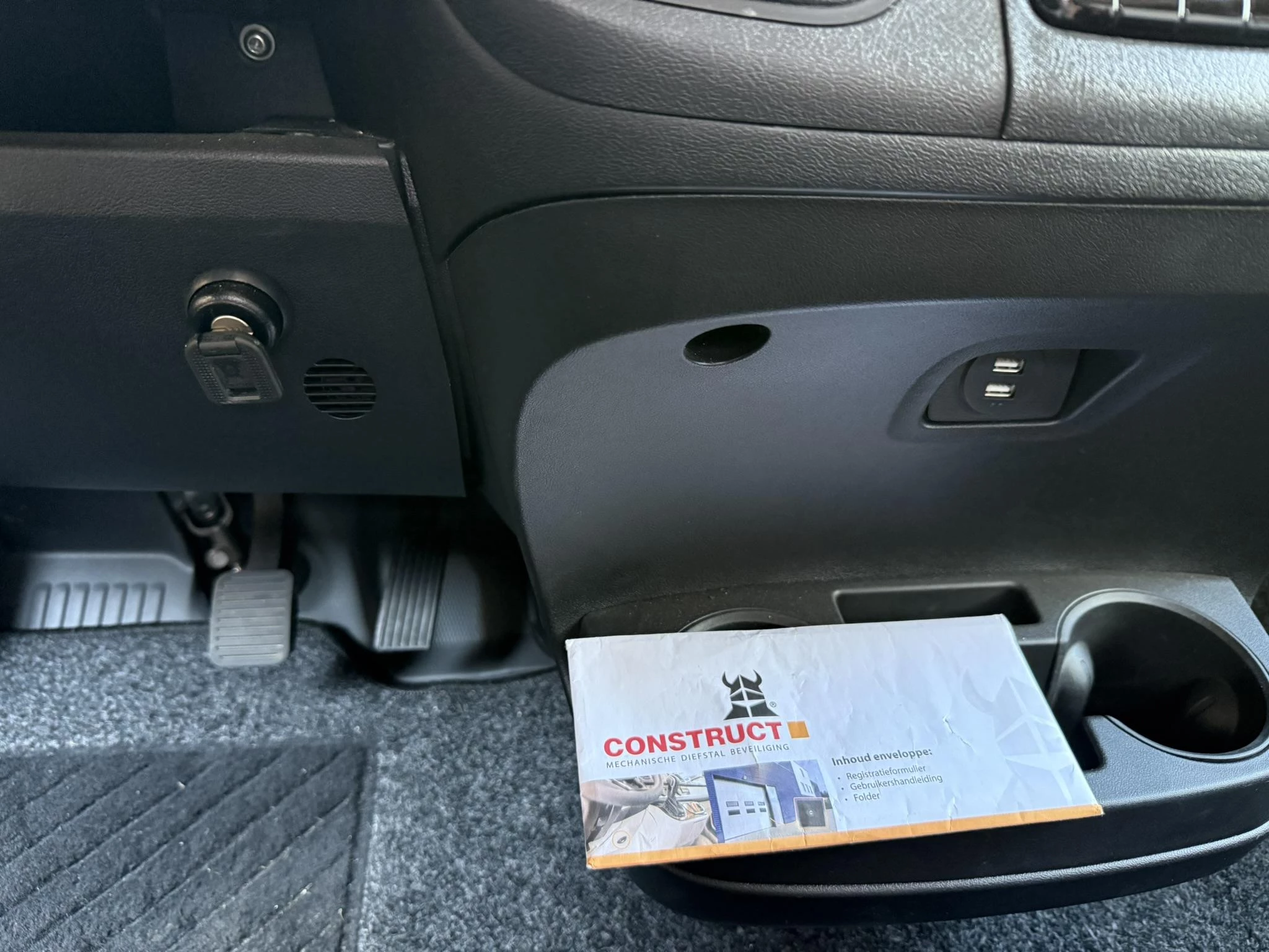 Hoofdafbeelding Knaus R12 700 MEG Live 3300Km. Nieuwstaat, zeer compleet