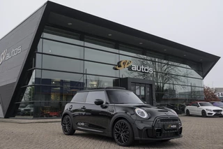 Mini Mini 2.0 Cooper S John Cooper Works JCW Panoramadak Black edition Schaalstoelen NLauto BOMVOL!!