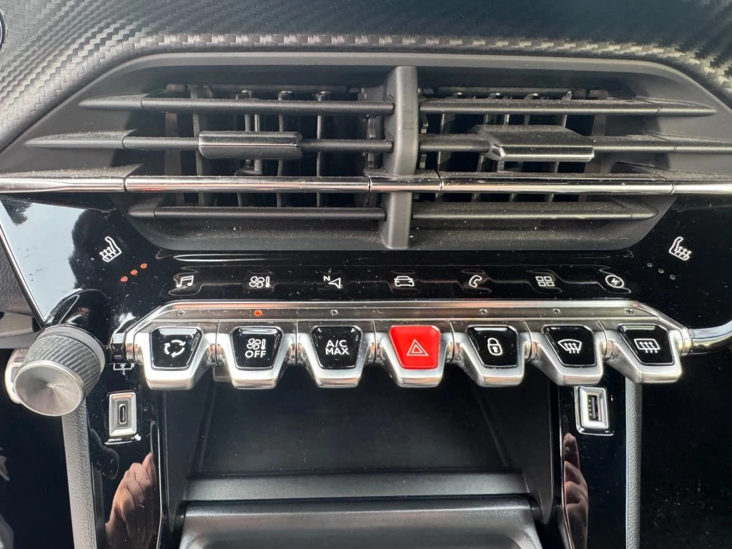 Hoofdafbeelding Peugeot e-2008