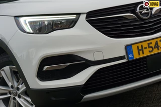 Hoofdafbeelding Opel Grandland X Opel Grandland X 1.2 Turbo Business Executive - Summit White - Panorama/Carplay/Clima