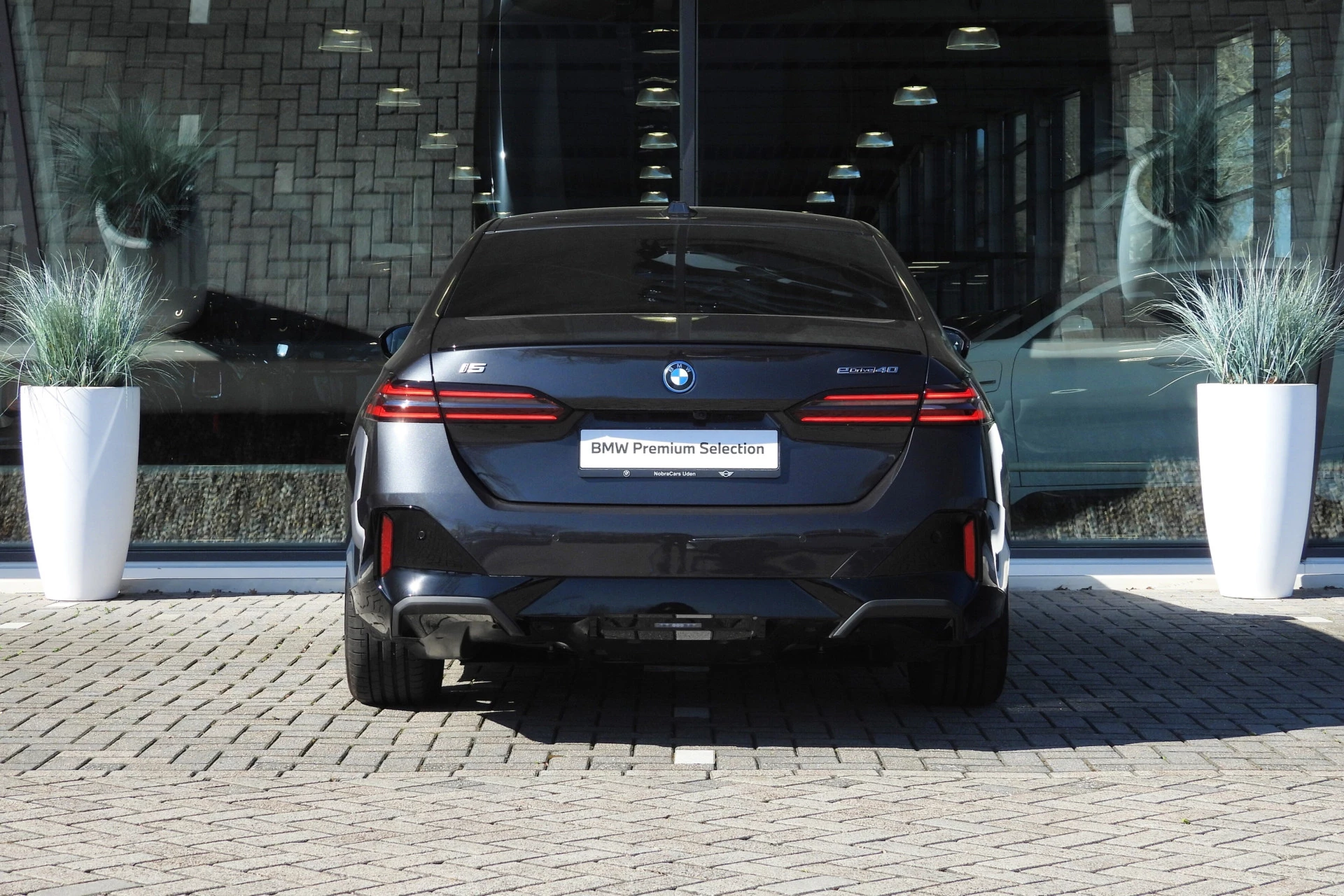 Hoofdafbeelding BMW i5