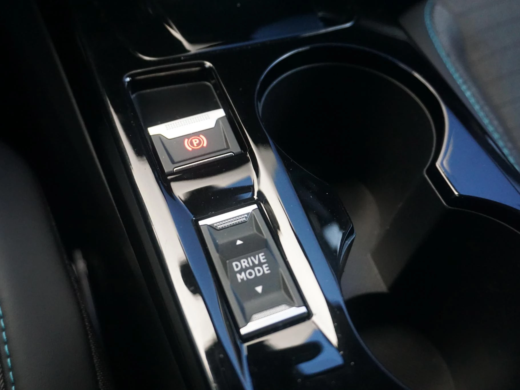 Hoofdafbeelding Peugeot e-208