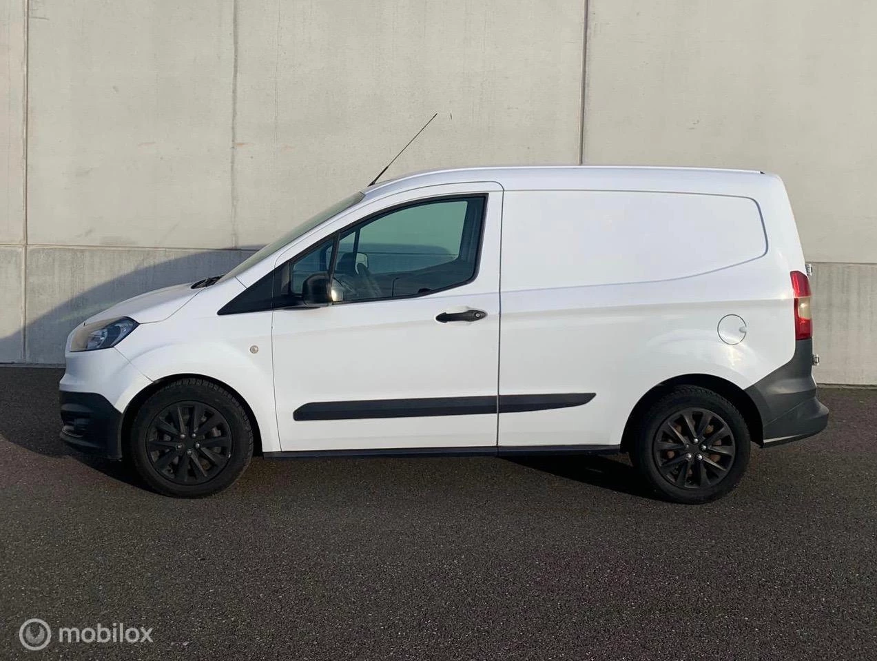 Hoofdafbeelding Ford Transit Courier