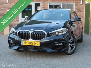 BMW 1-serie 118i Sport High Executive|Sport stoelen leder|Zwarte hemelbekleding|Stoelverwarming|Sfeerverlichting|Carplay.