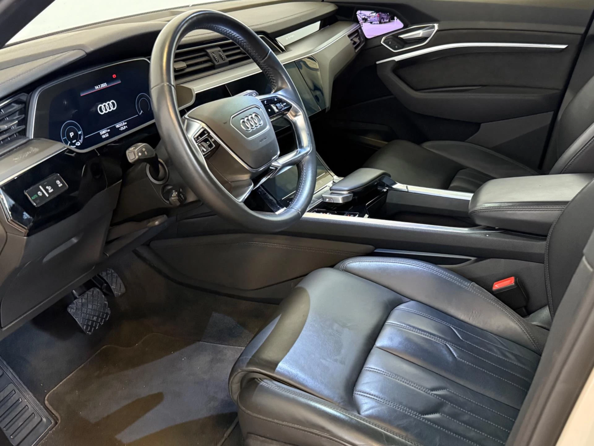 Hoofdafbeelding Audi e-tron